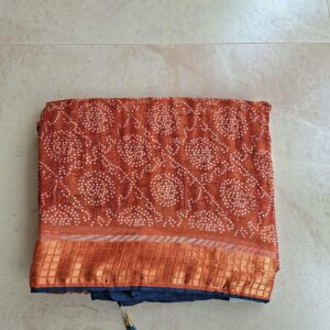 Brown bandhani saree with silk border and contrast blouse - Image 5