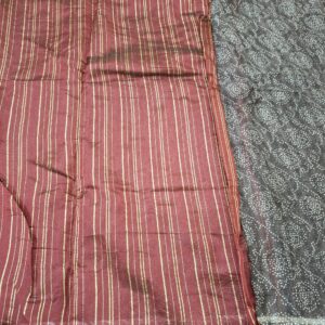 Black bandhani saree with silk border and contrast blouse - Image 5