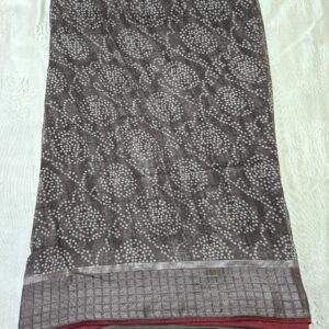 Black bandhani saree with silk border and contrast blouse - Image 4