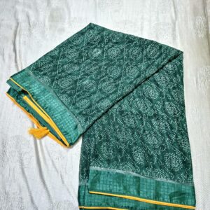 Green bandhani saree with silk border and contrast blouse - Image 5