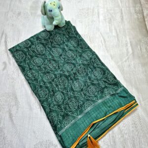 Green bandhani saree with silk border and contrast blouse - Image 4
