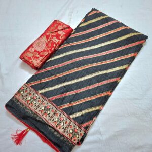 Black colour silk blend printed saree with contrast blouse - Image 4