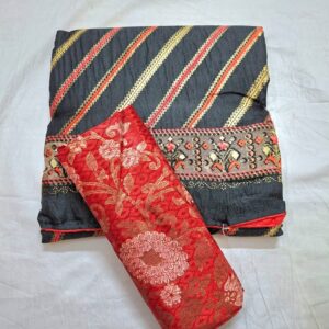 Black colour silk blend printed saree with contrast blouse - Image 3