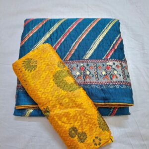 Navy blue colour silk blend printed saree with contrast blouse - Image 4